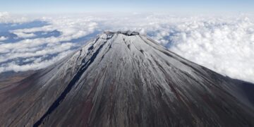 Mount Fuji's snowless peak